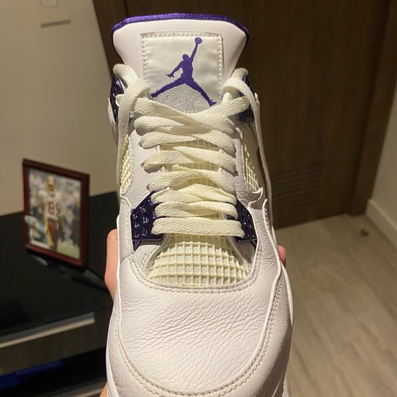 Jordan 4 Retro Metallic Purple - Picture 2 of 9